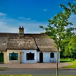 Holiday home 33 Old Village V93k66x 4 King Beds Sleeps 8 Sharing *