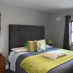 33 Old Village V93k66x 4 King Beds Sleeps 8 Sharing Killarney