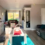 Holiday home 33 Old Village V93k66x 4 King Beds Sleeps 8 Sharing