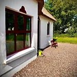 33 Old Village V93k66x 4 King Beds Sleeps 8 Sharing