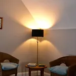 33 Old Village V93k66x 4 King Beds Sleeps 8 Sharing Holiday home