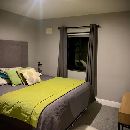 בית נופש 33 Old Village V93k66x 4 King Beds Sleeps 8 Sharing *