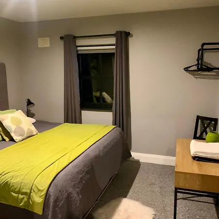 33 Old Village V93k66x 4 King Beds Sleeps 8 Sharing *