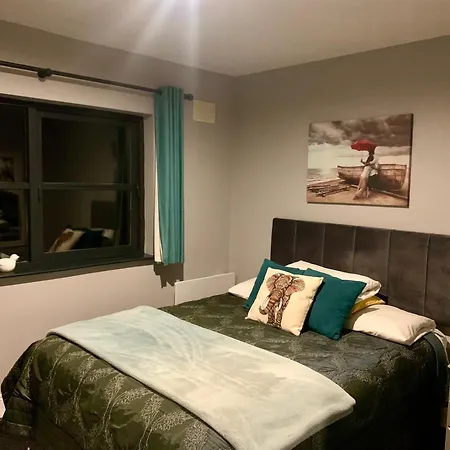 33 Old Village V93k66x 4 King Beds Sleeps 8 Sharing Ferienhaus