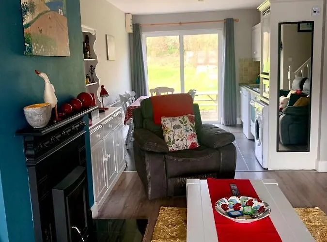 33 Old Village V93k66x 4 King Beds Sleeps 8 Sharing *