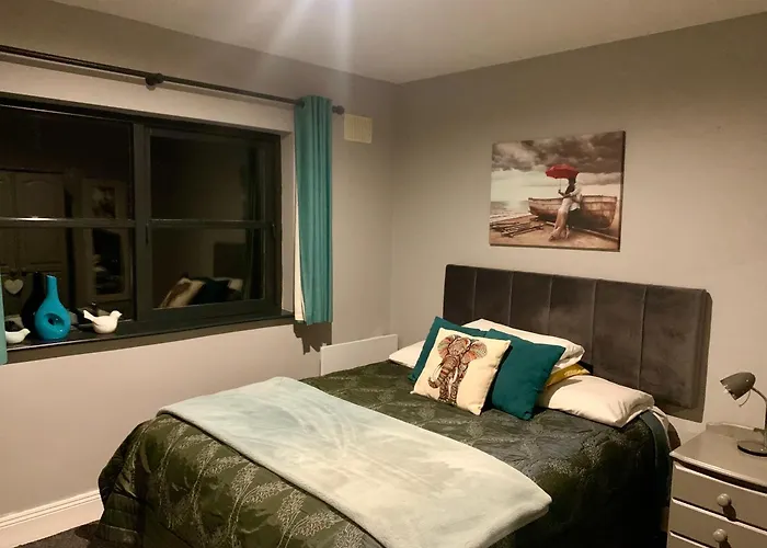 33 Old Village V93k66x 4 King Beds Sleeps 8 Sharing Ferienhaus