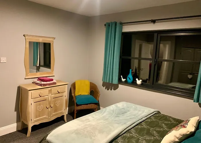 Prázdninový dům 33 Old Village V93k66x 4 King Beds Sleeps 8 Sharing Killarney