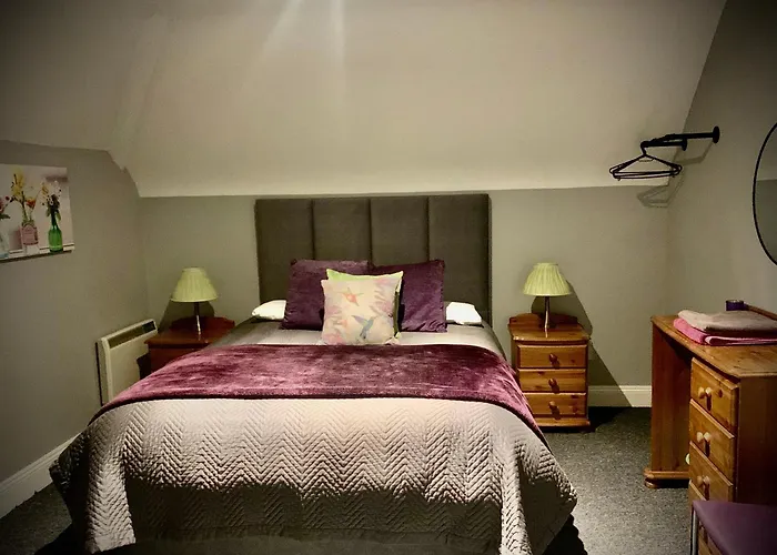 33 Old Village V93k66x 4 King Beds Sleeps 8 Sharing Ferienhaus *