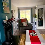 33 Old Village V93k66x 4 King Beds Sleeps 8 Sharing *