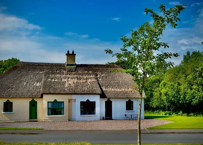 Holiday home 33 Old Village V93k66x 4 King Beds Sleeps 8 Sharing *