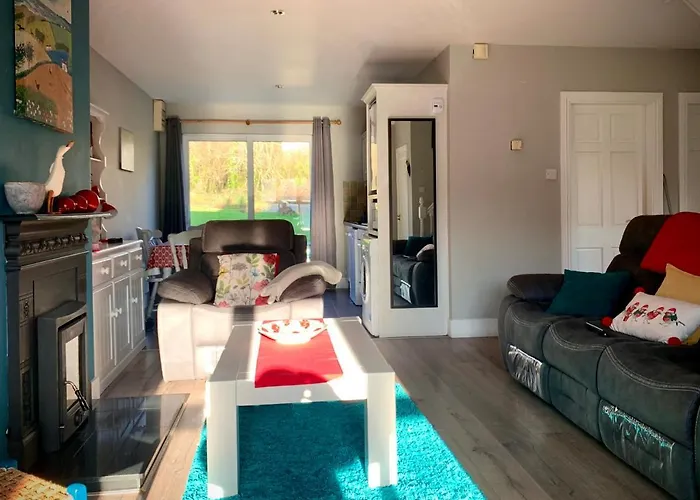 Holiday home 33 Old Village V93k66x 4 King Beds Sleeps 8 Sharing