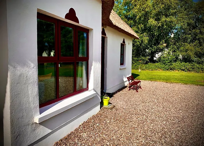 33 Old Village V93k66x 4 King Beds Sleeps 8 Sharing